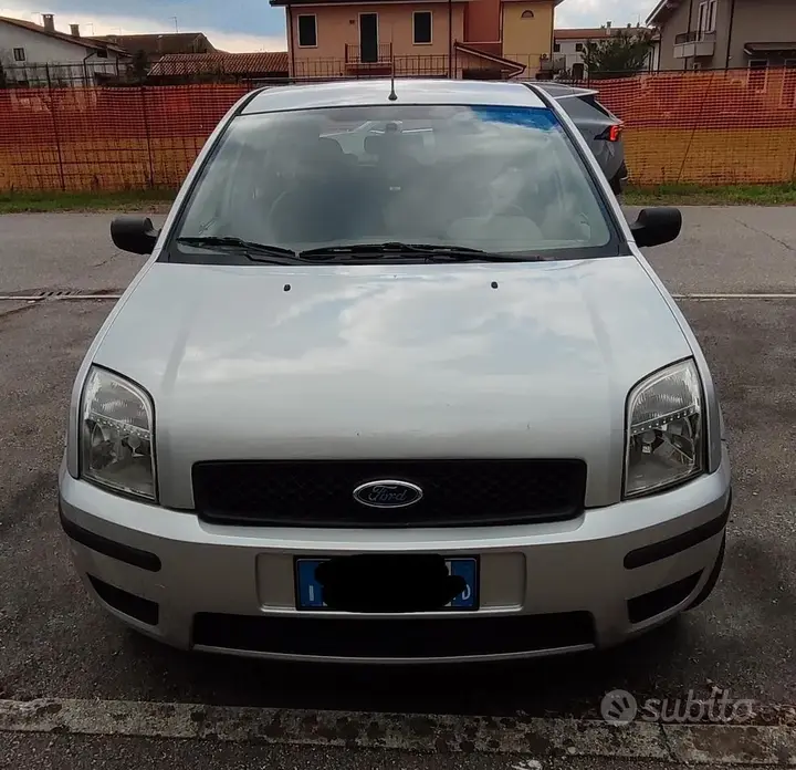 Ford Fusion 2003 photo 2