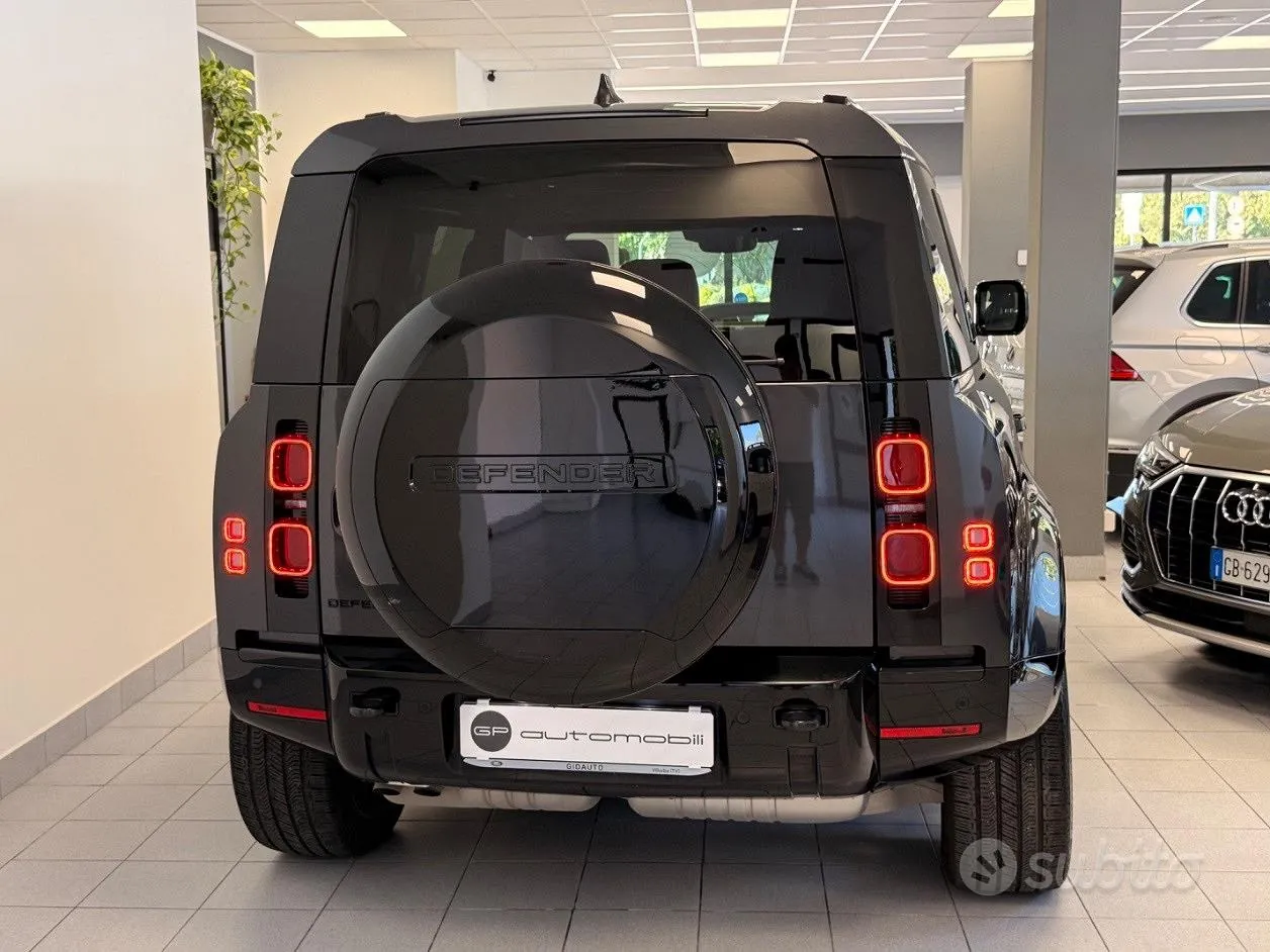 Land Rover Defender 2024 photo 2