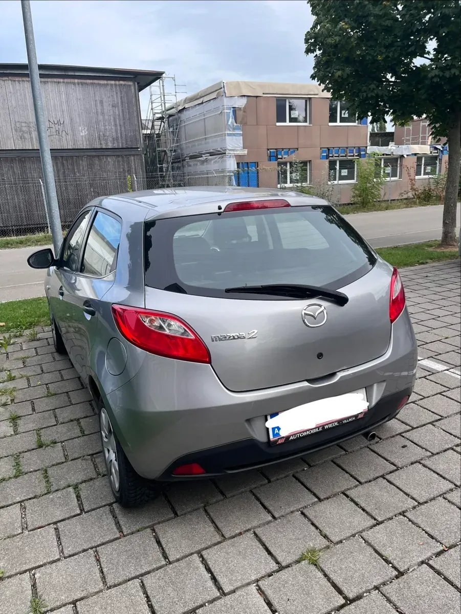 Mazda Mazda2 2009 photo 2