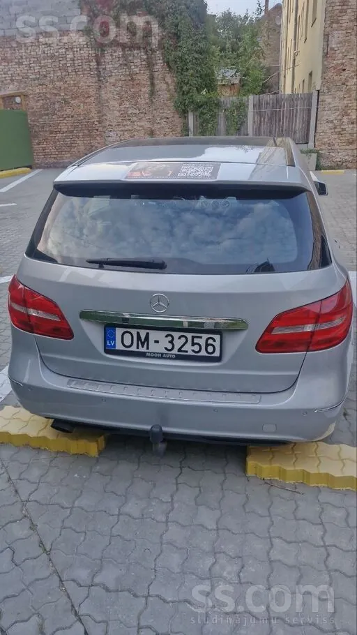 Mercedes-Benz B180 2011 photo 3
