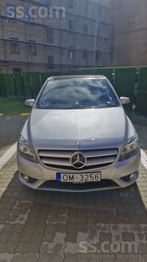 Mercedes-Benz B180