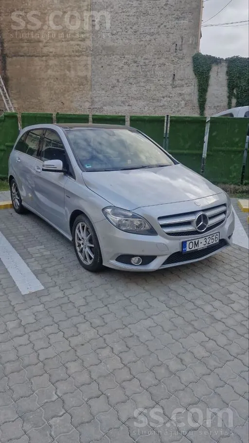 Mercedes-Benz B180 2011 photo 5