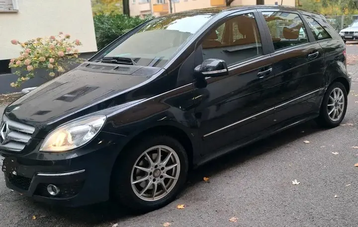 Mercedes-Benz B200
