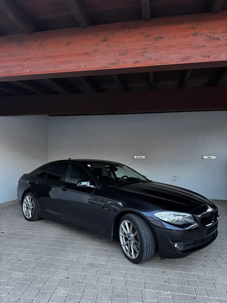 BMW 5 Series 2011 photo 3