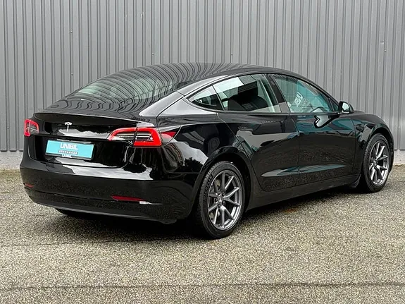 Tesla Model 3 2023 photo 4