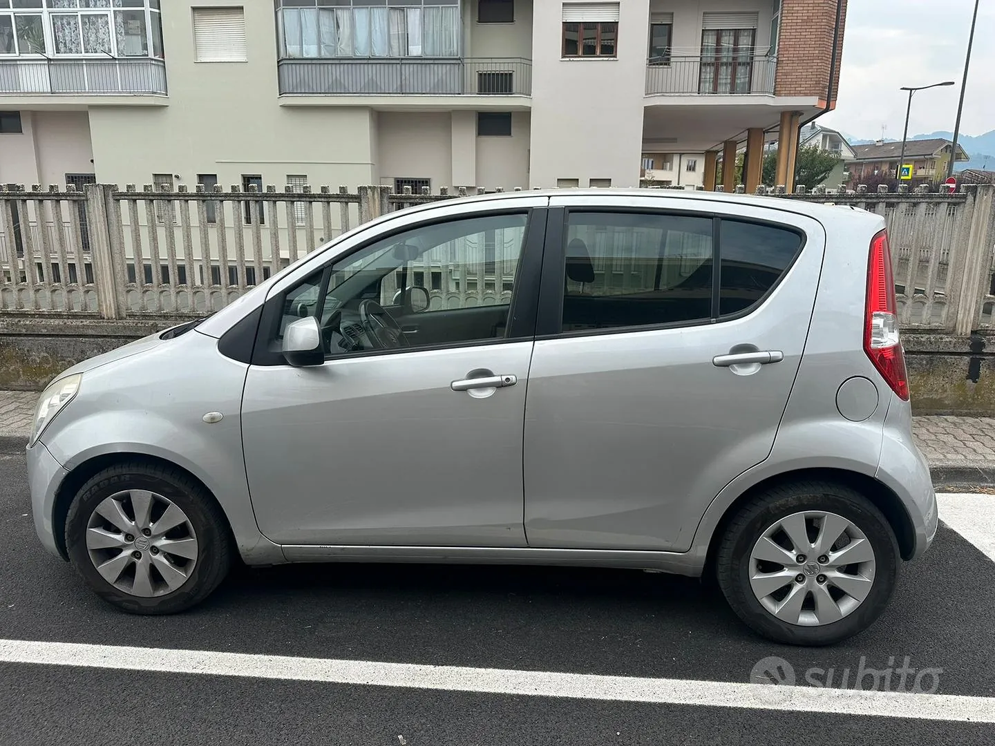 Suzuki Splash 2010 photo 3