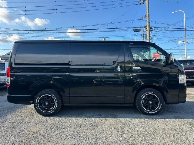 Toyota Hiace Van 2023 photo 4