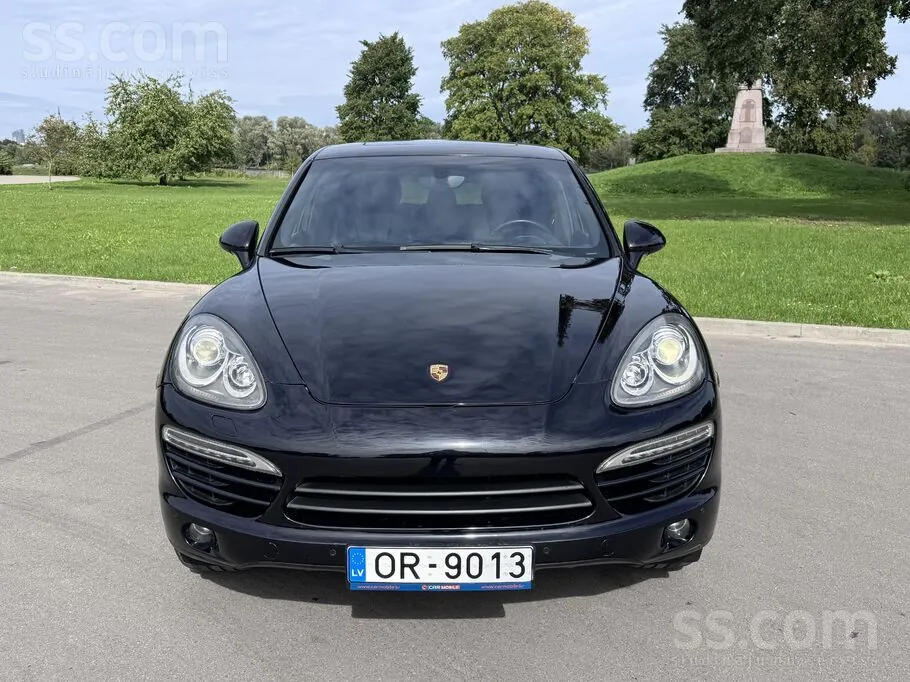 Porsche Cayenne 2012 photo 2