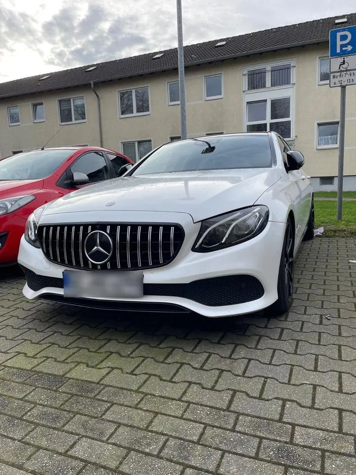 Mercedes-Benz E 220 D