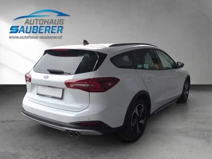 Ford Focus 2023 photo 2