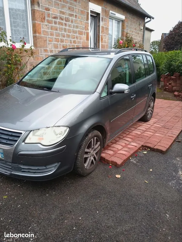 Volkswagen Touran 2007 photo 2