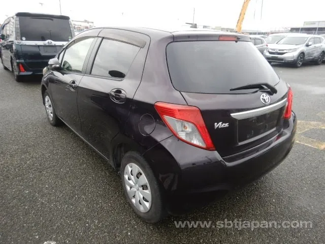 Toyota Vitz 2013 photo 3