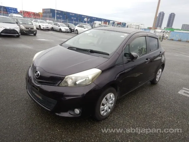 Toyota Vitz 2013 photo 2