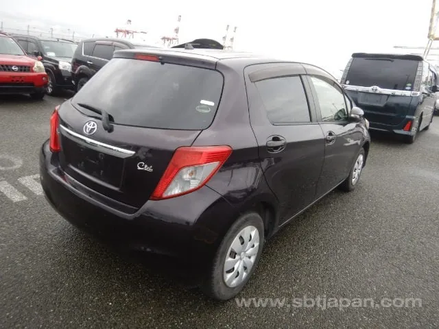 Toyota Vitz 2013 photo 4