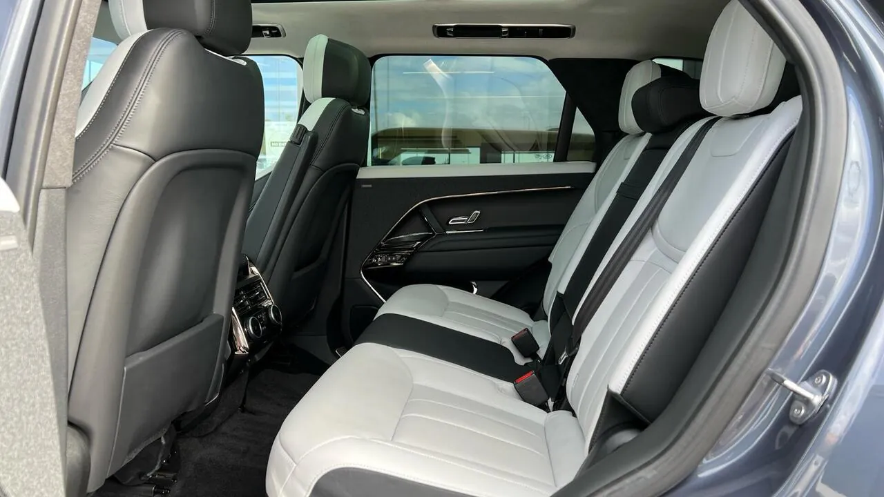 Land Rover Range Rover Sport 2023 photo 4