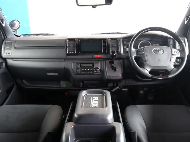 Toyota Hiace 2022 photo 2