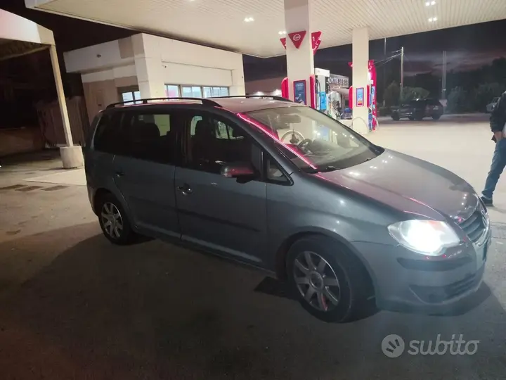 Volkswagen Touran 2009 photo 3