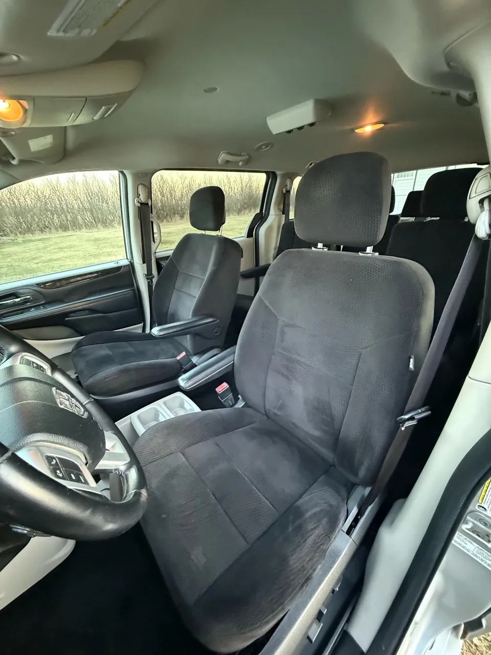 Dodge Grand Caravan 2012 photo 2