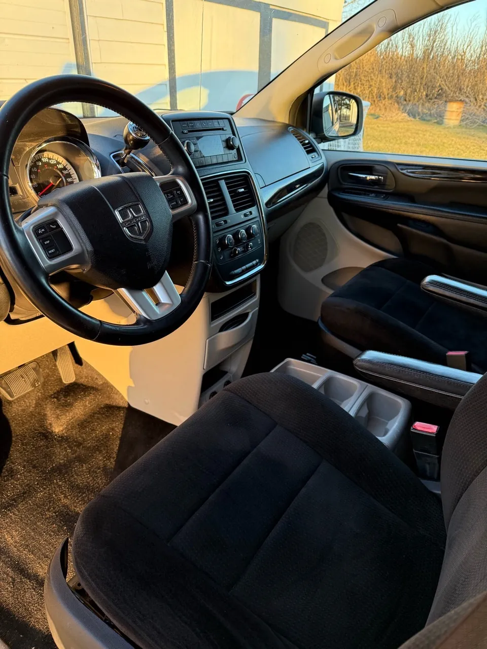 Dodge Grand Caravan 2012 photo 3