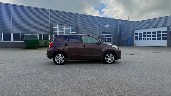 Toyota Urban Cruiser 2010 photo 2