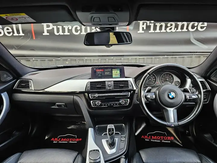 BMW 3 Series 2018 photo 2