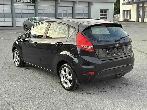 Ford Fiesta 2010 photo 2