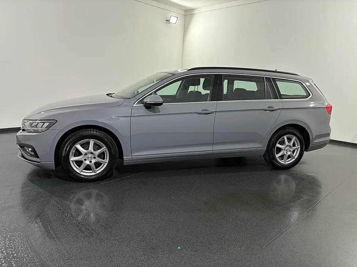 Volkswagen Passat 2022 photo 3