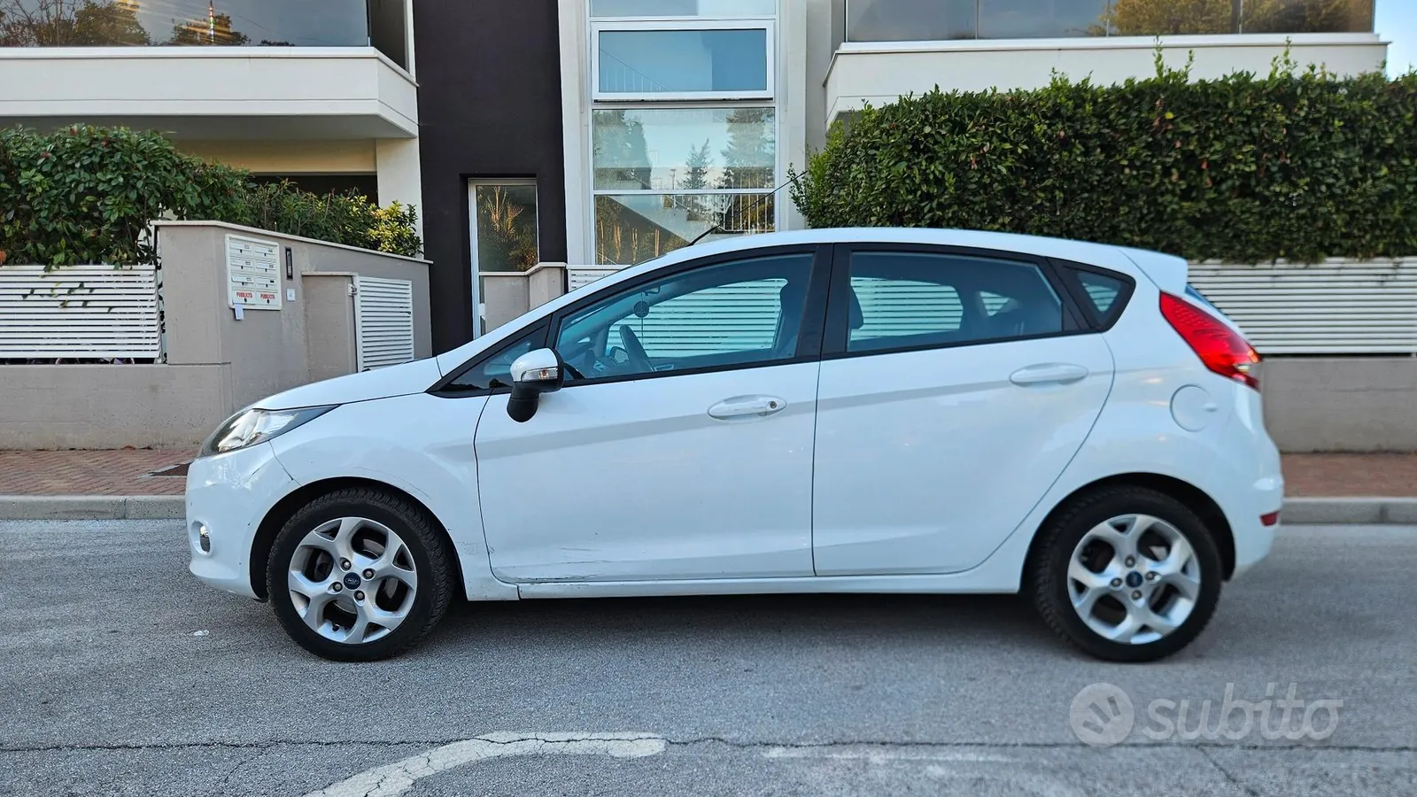 Ford Fiesta 2012 photo 3