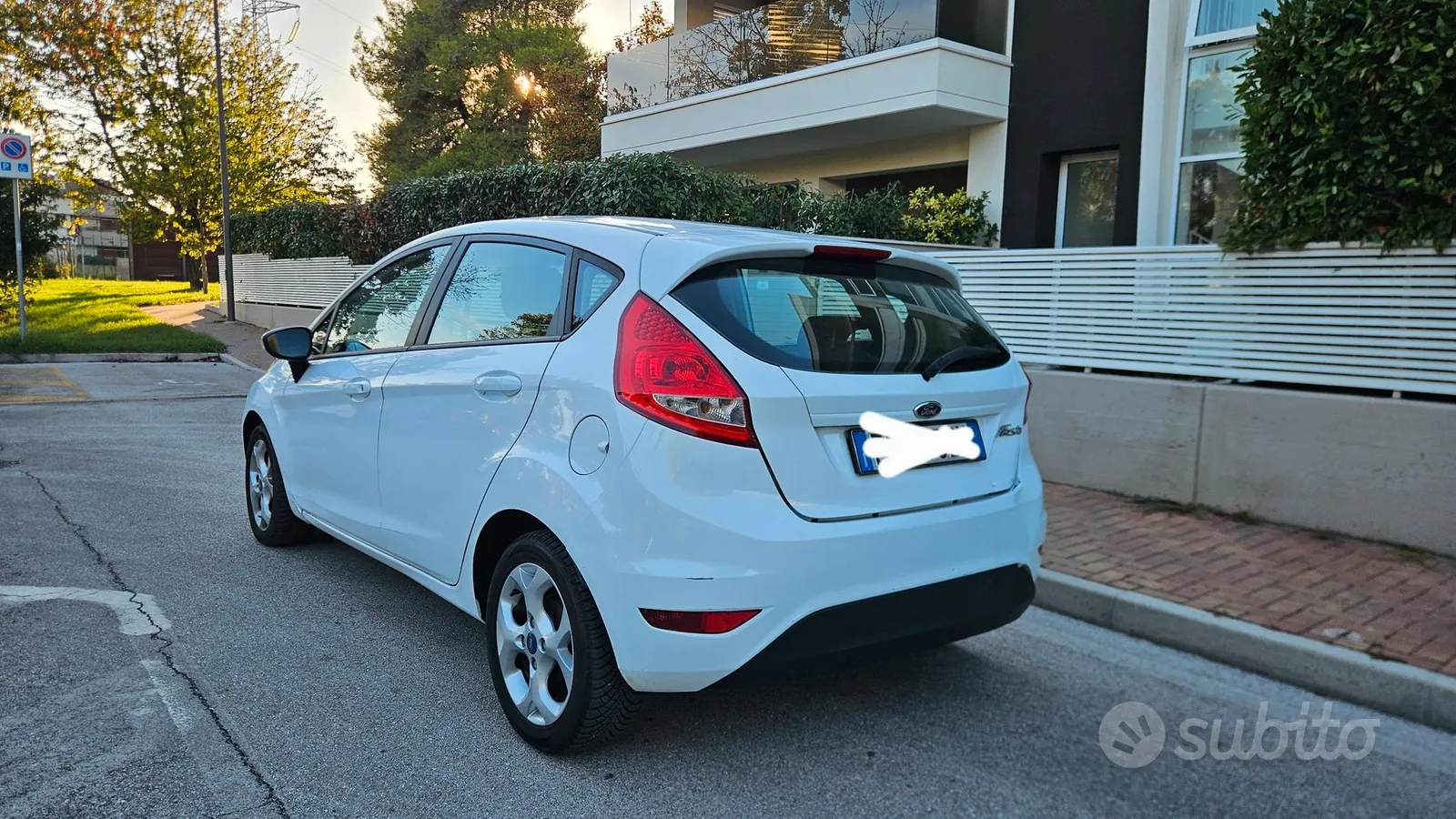 Ford Fiesta 2012 photo 2