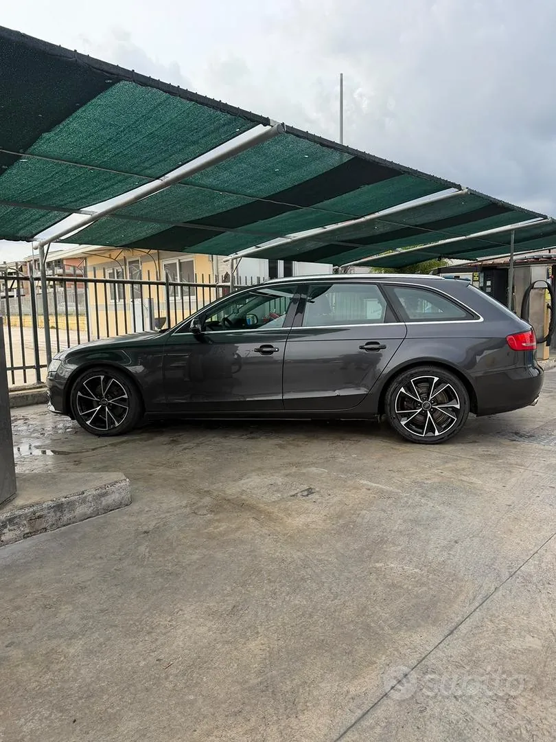 Audi A4 2010 photo 4