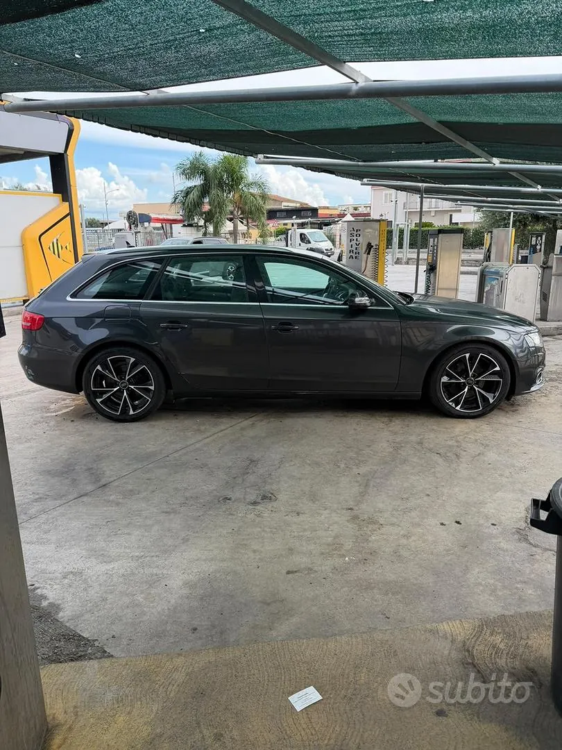 Audi A4 2010 photo 3