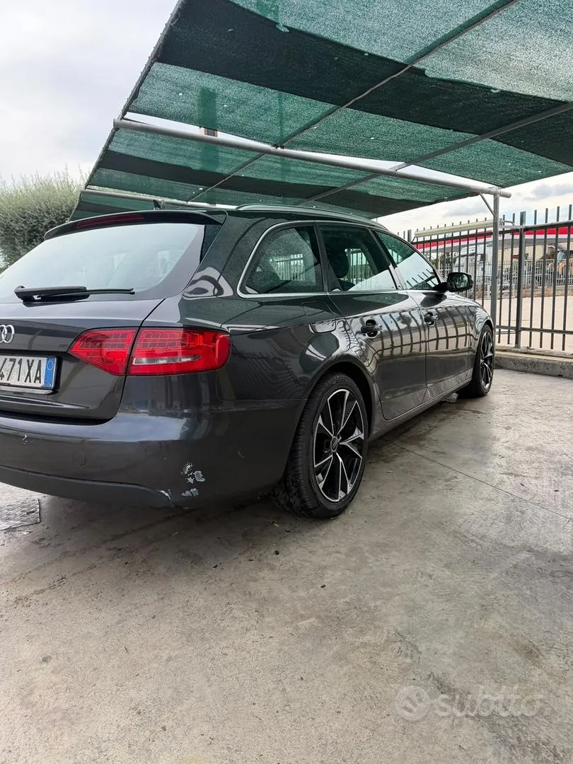 Audi A4 2010 photo 2