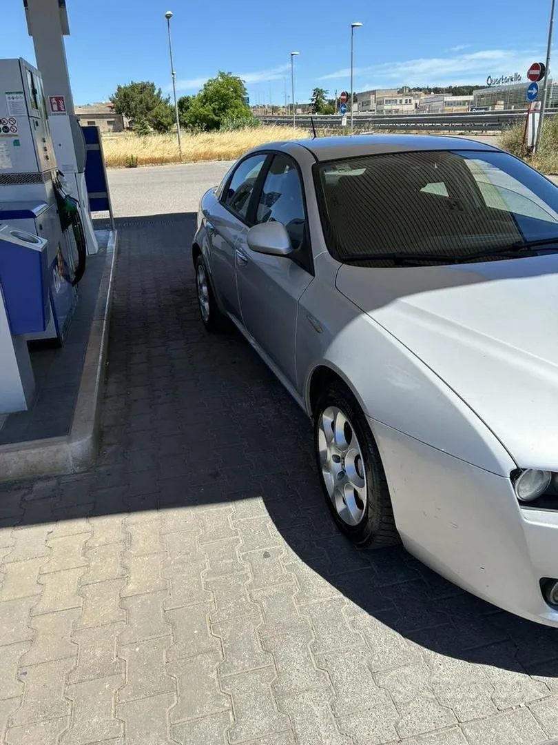 Alfa Romeo 159 2008 photo 2