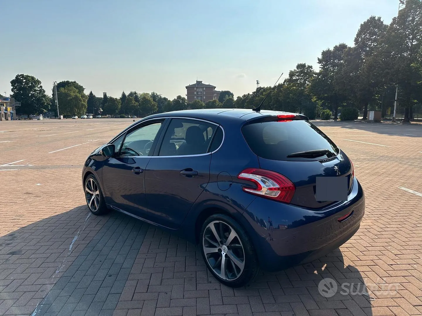 Peugeot 208 2012 photo 2