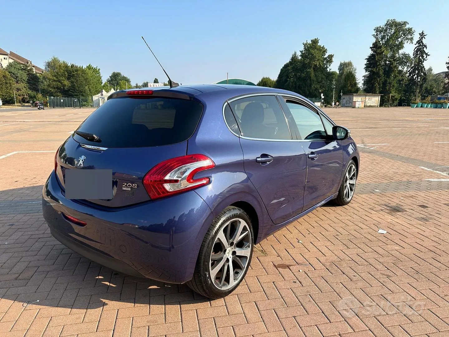 Peugeot 208 2012 photo 3