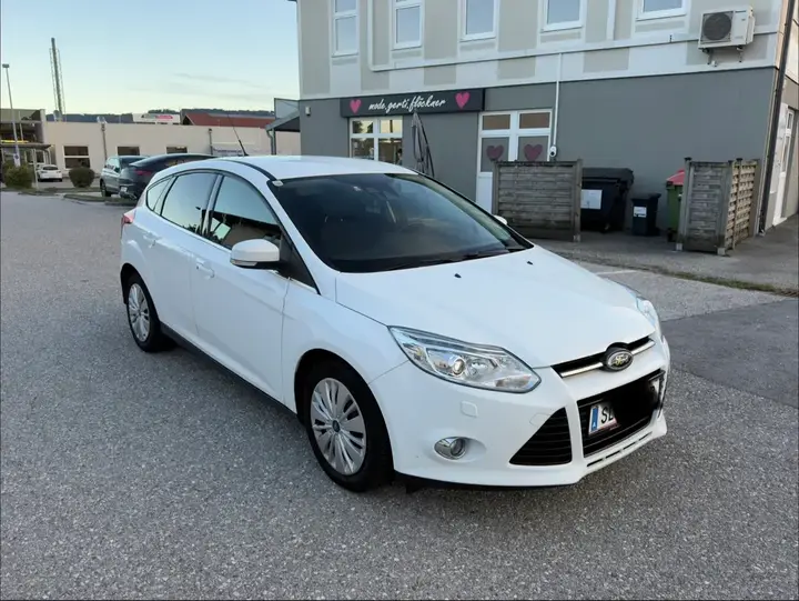 Ford Focus 2012 photo 2