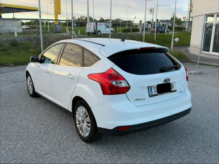 Ford Focus 2012 photo 3