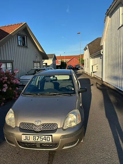 Toyota Yaris 2004 photo 2