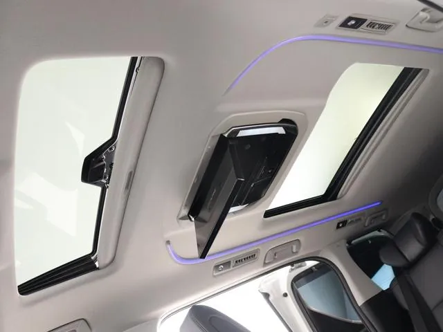 Toyota Alphard 2018 photo 2