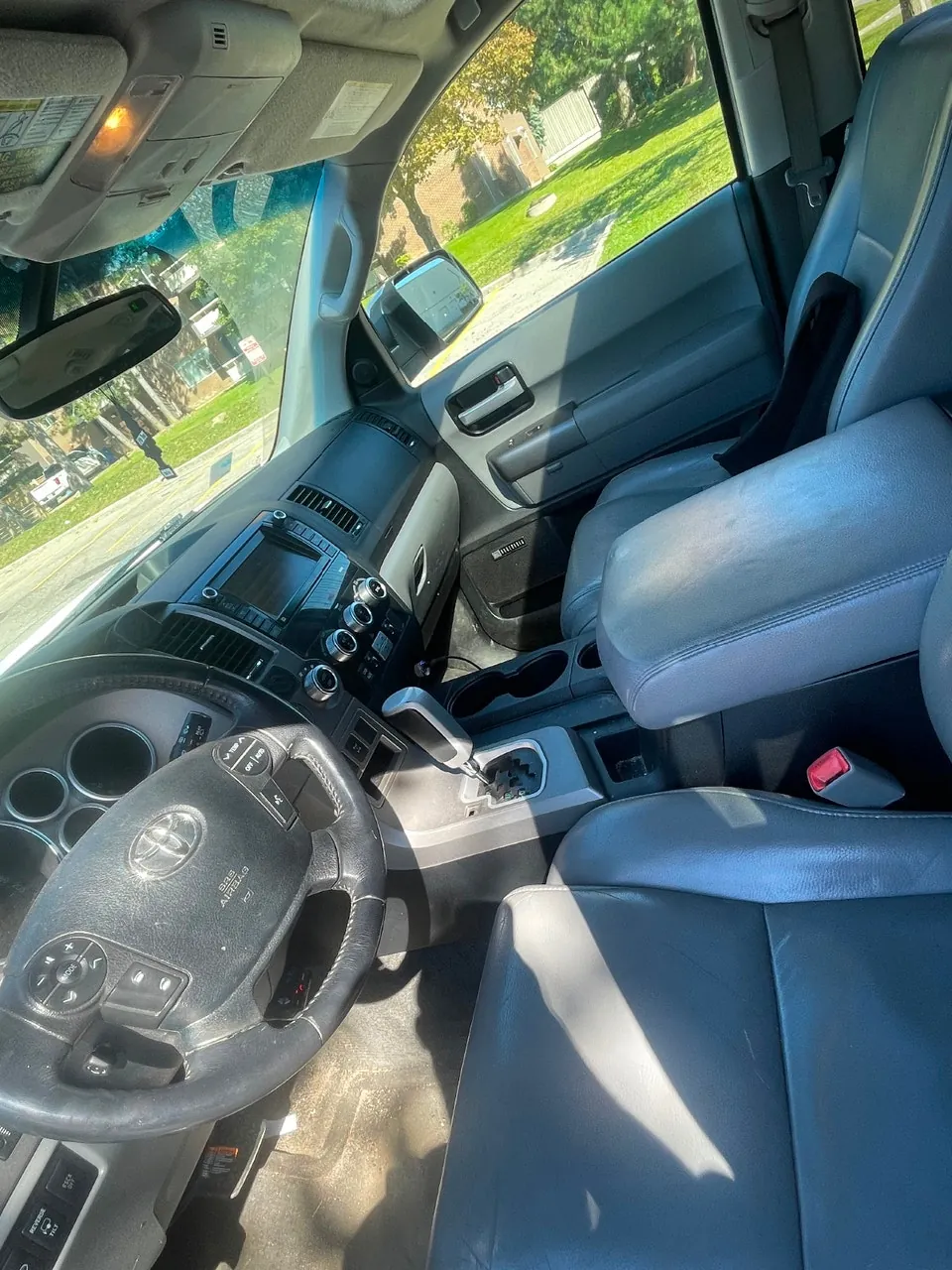 Toyota Sequoia 2012 photo 5