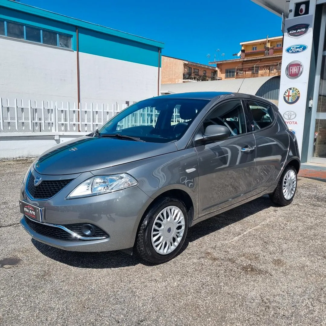 Lancia Ypsilon