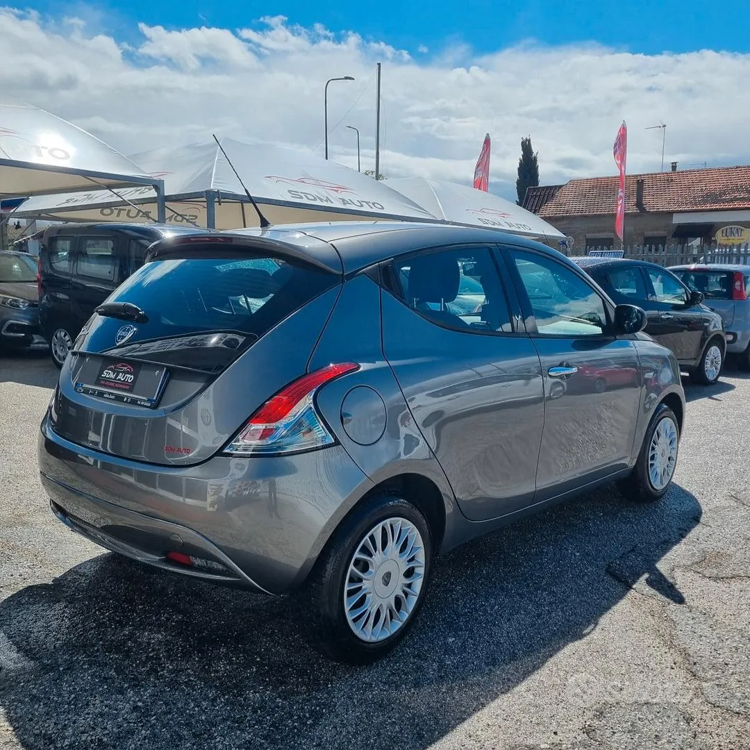 Lancia Ypsilon 2018 photo 2