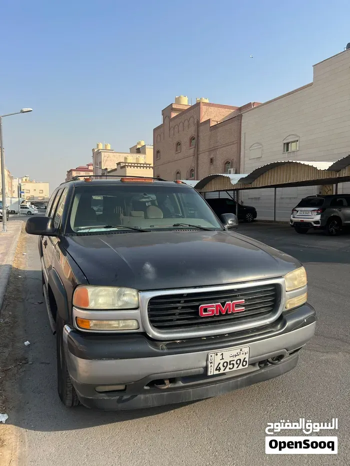 GMC Suburban 2005 photo 2