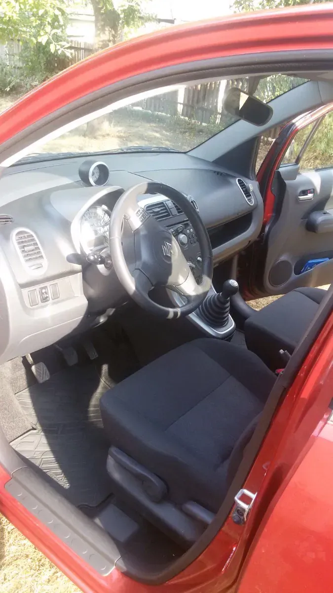 Suzuki Splash 2009 photo 2