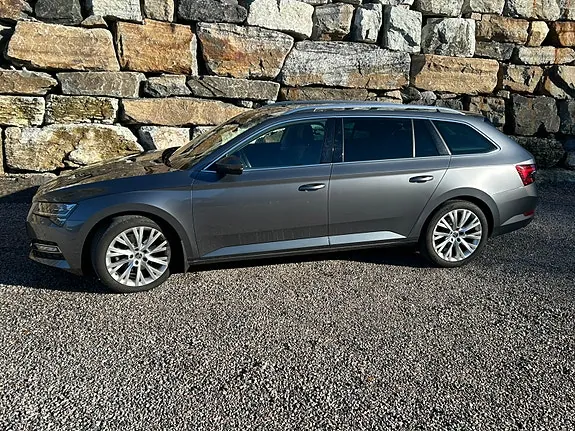 Skoda Superb 2023 photo 2