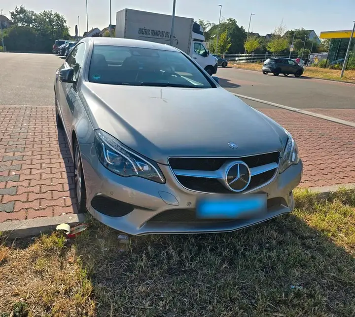 Mercedes-Benz E300 Coupe