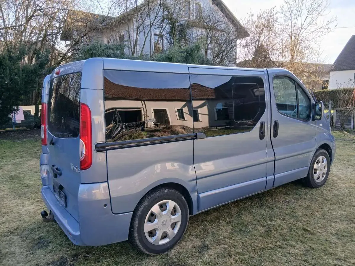 Renault Trafic 2011 photo 3
