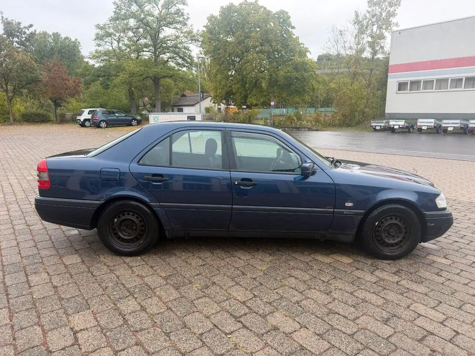 Mercedes-Benz C180