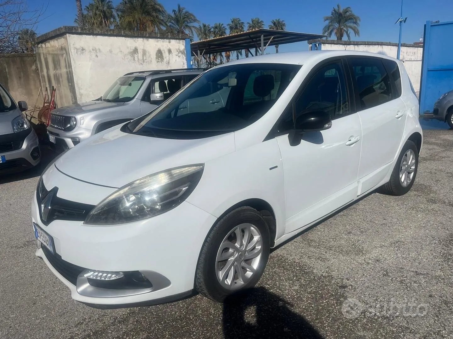 Renault Scenic 2014 photo 2