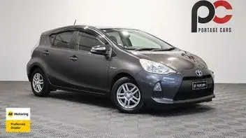 Toyota Aqua 2012 photo 2